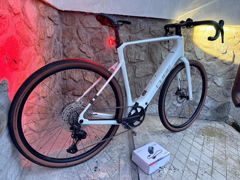 Bicicleta electrică cube nuroad hybrid 2025