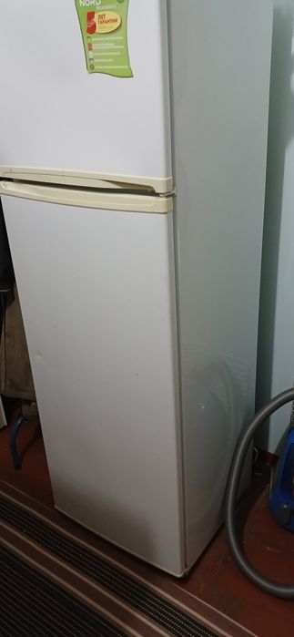 Холодильник сотилади