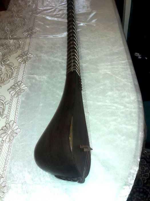 Антиквар Кўп йиллик Танбур сотилади.