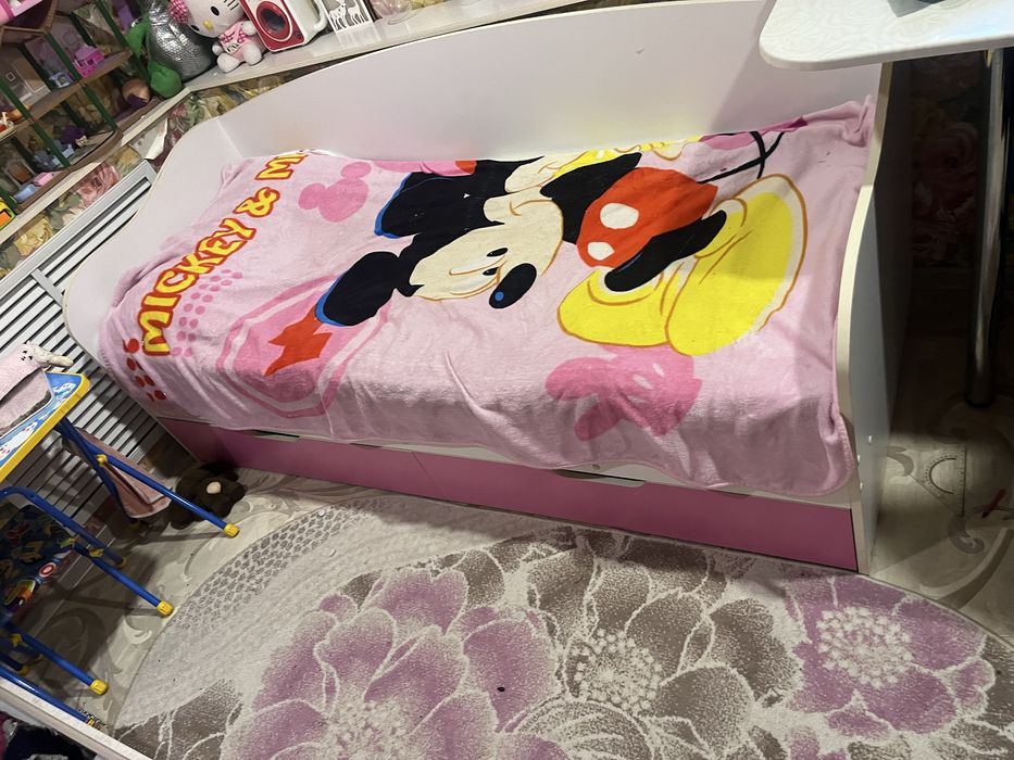 Продам детскую кроватку для девочки