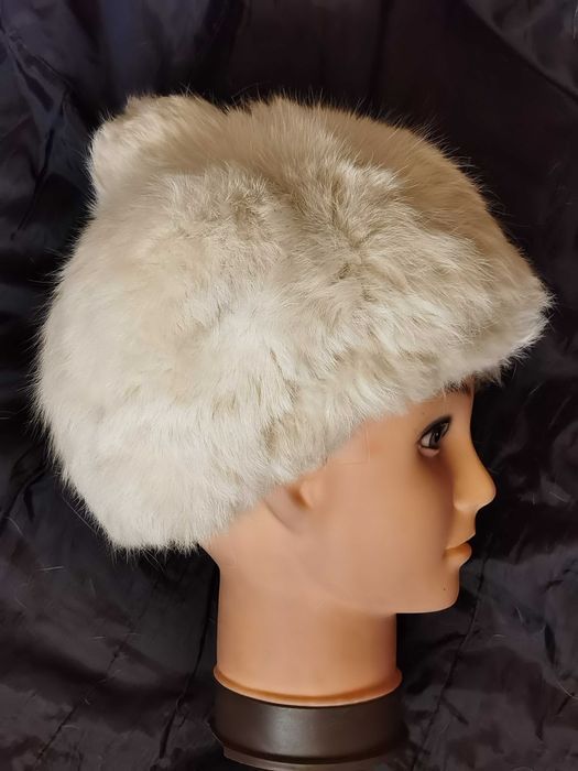 Caciula supradimensionata cu mot dama blana naturala hermelina alba