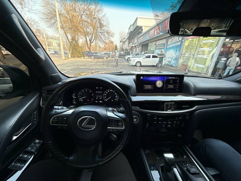 Lexus XL570  rangi qora