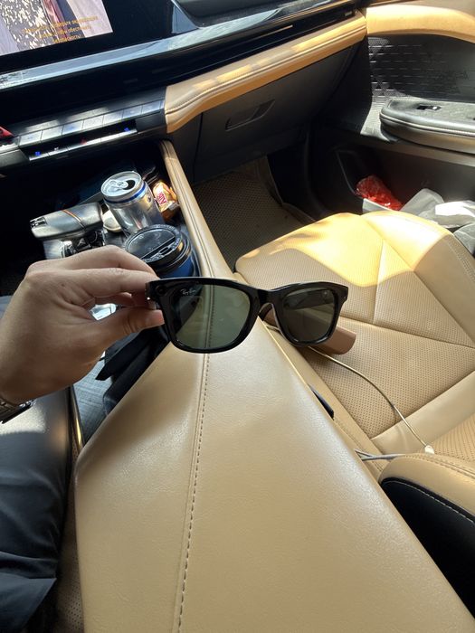 RayBan Meta.    .