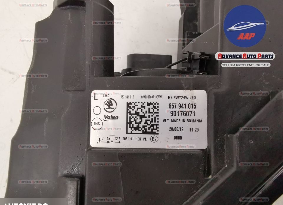 Ляв фар с ксенон и LED - оригинален Шкода / Skoda Scala 1 [ ] Продавам