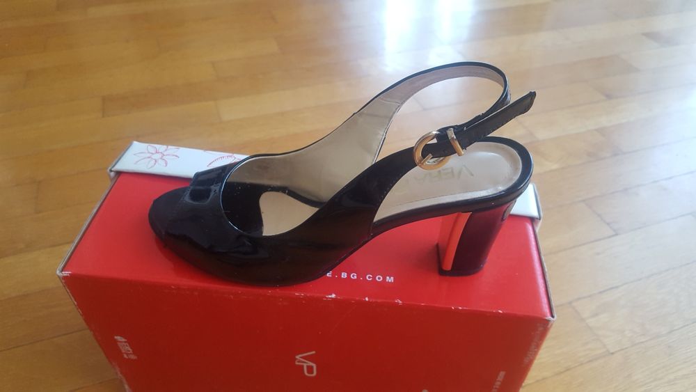 Продавам 3 пъти носени официални лачени обувки от естествена кожа