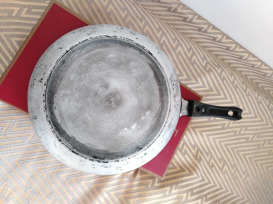 Б/У сковородка сковорода / Корея /