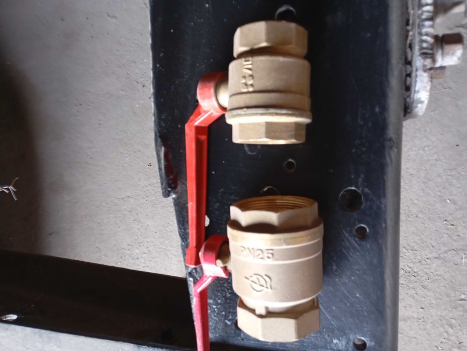 Продаю Краны, диаметр 40 и 50.