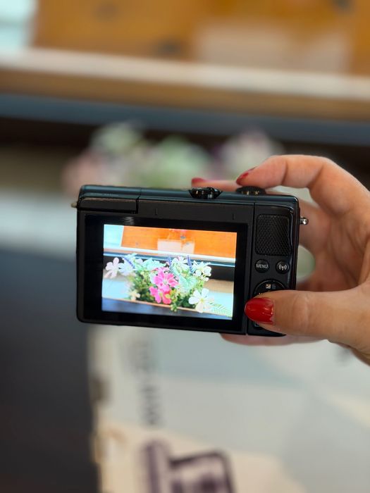 Canon eos m 100