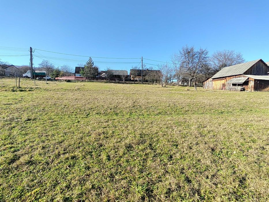 De vânzare: Teren intravilan 40 ari +Casă – Cacica, jud. Suceava