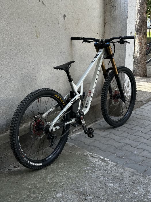 Commencal Supreme V5 XL