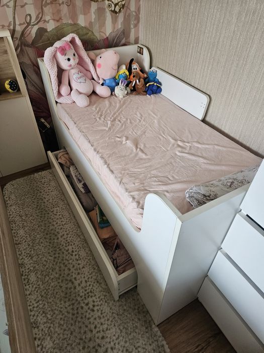 Продавам детско легло