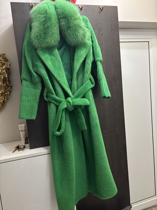 Палто Max Mara с яка от сребърна лисица