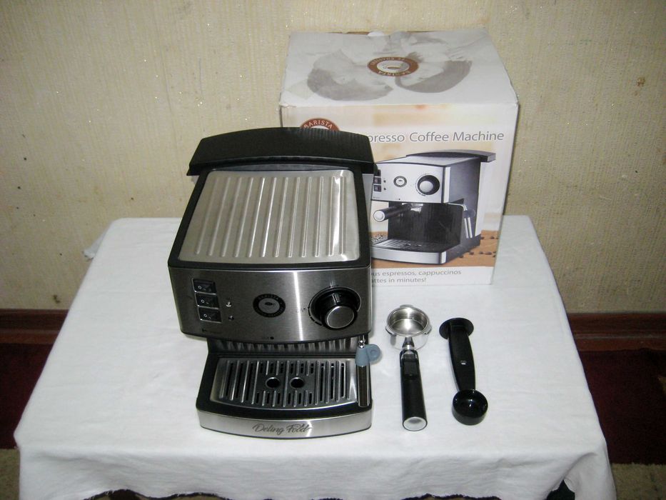 Кофемашина Deling food с капучинатором новым состоянии !