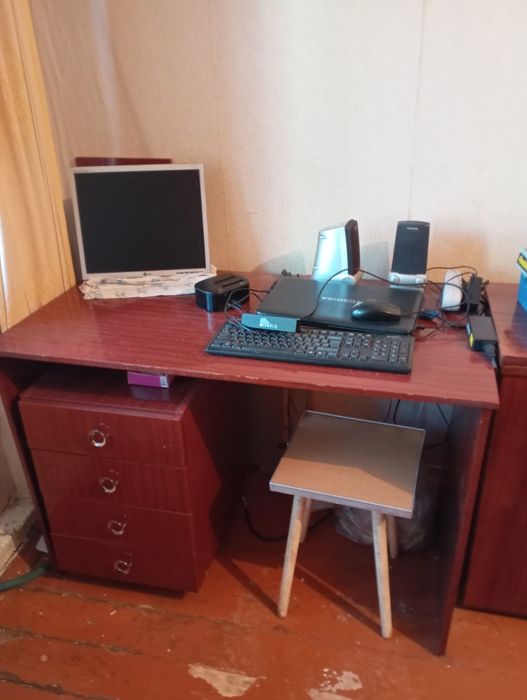 Продам стол письменный