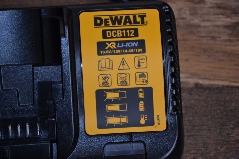 Оригинално зарядно De WALT