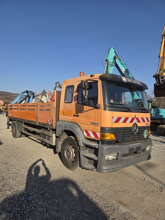 Camion  Mercedes Atego cu macara pentru materiale de construcții  An2001