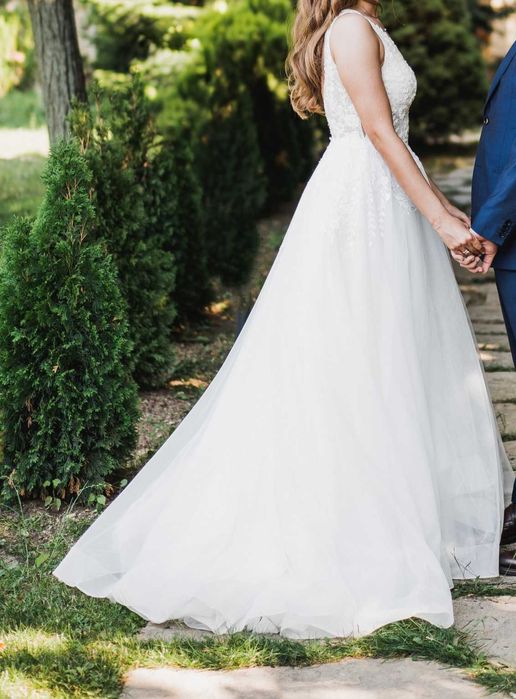 Прекрасна бутикова сватбена рокля-без следи от употреба!