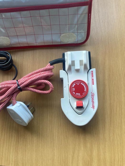 Комплект компактни сешоар и ютия за кемпер или каравана Black & Decker