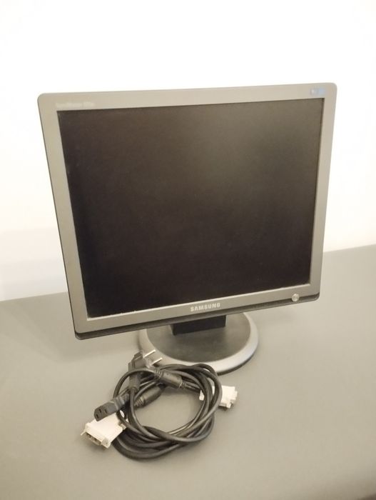 Монитор Samsung к персональному компьютеру