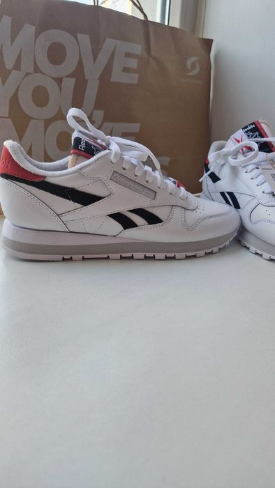Продам новые фирменные кроссовки Reebok