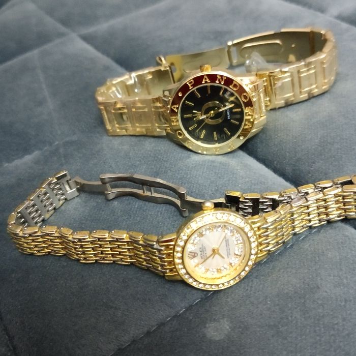 Продам часы женские со стразами