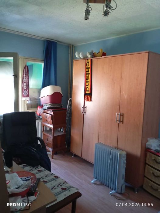 Vand apartament trei camere