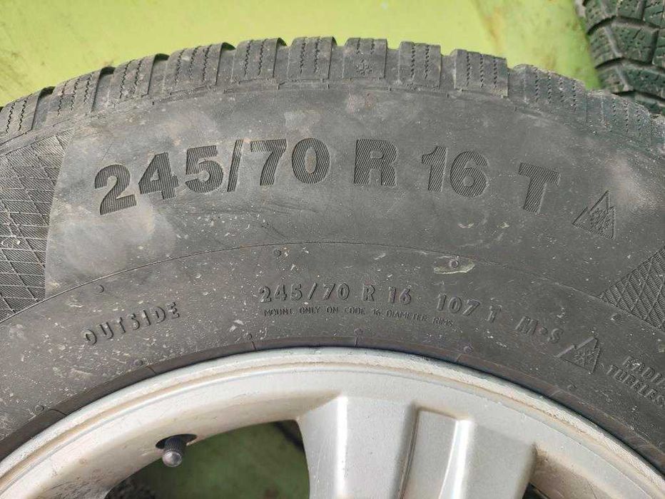 Джанти и гуми за Kia Sorento 2008г.(2 комплекта).Единият е с гуми.