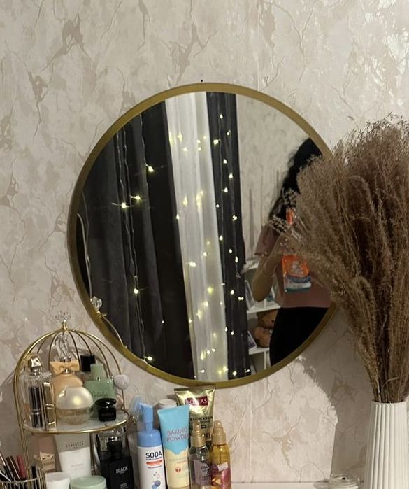 Продаю зеркало новый