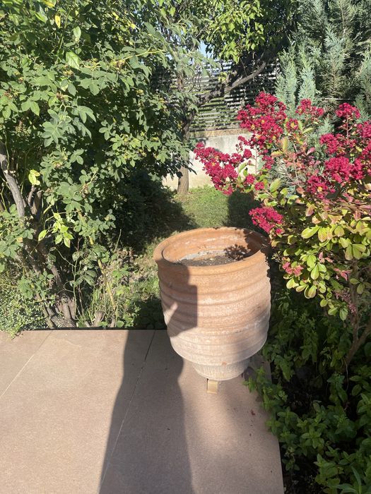 Голяма саксия от остров Крит