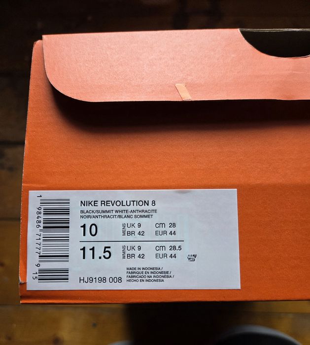 Nike Revolution 8