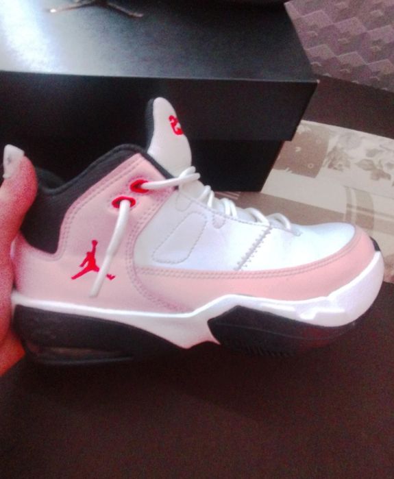 Jordan Max Aura 3 (Mesaj înainte de a comanda)