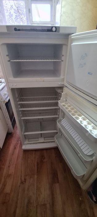 Холодильник Indesit