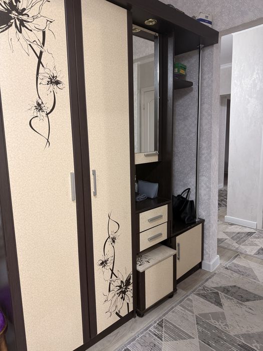 Шкаф для прихожей с тумбой