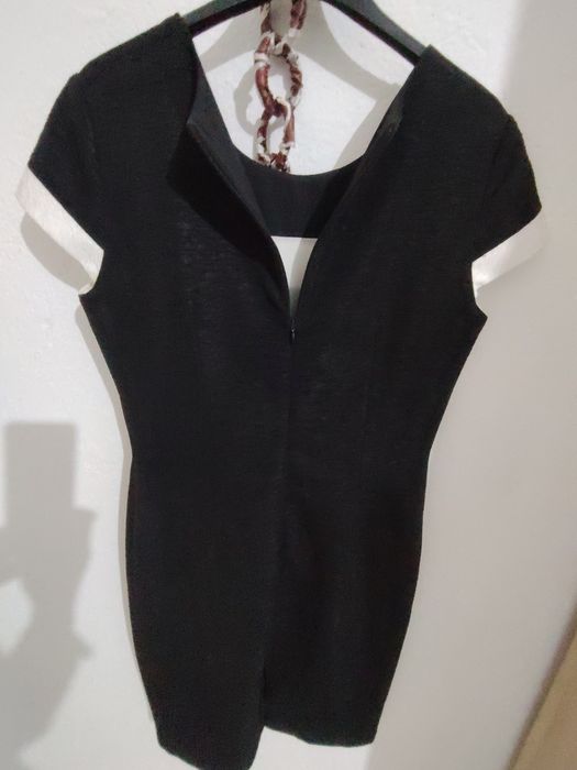 Официална рокля мека материя с бяло