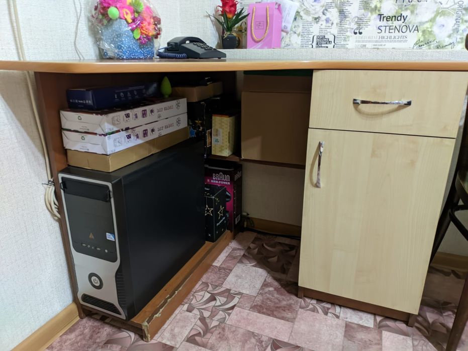 Стол компьютерный