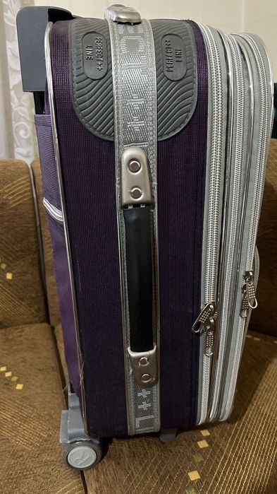 Лилав куфар  за багаж