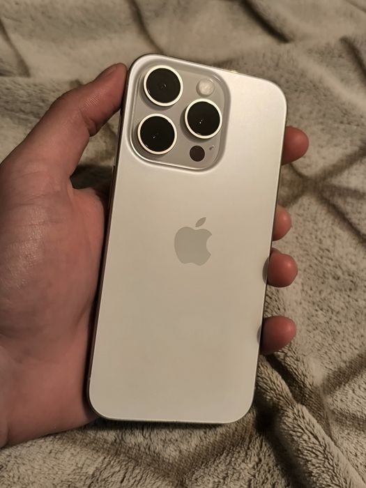 Продавам Iphone 15 pro white