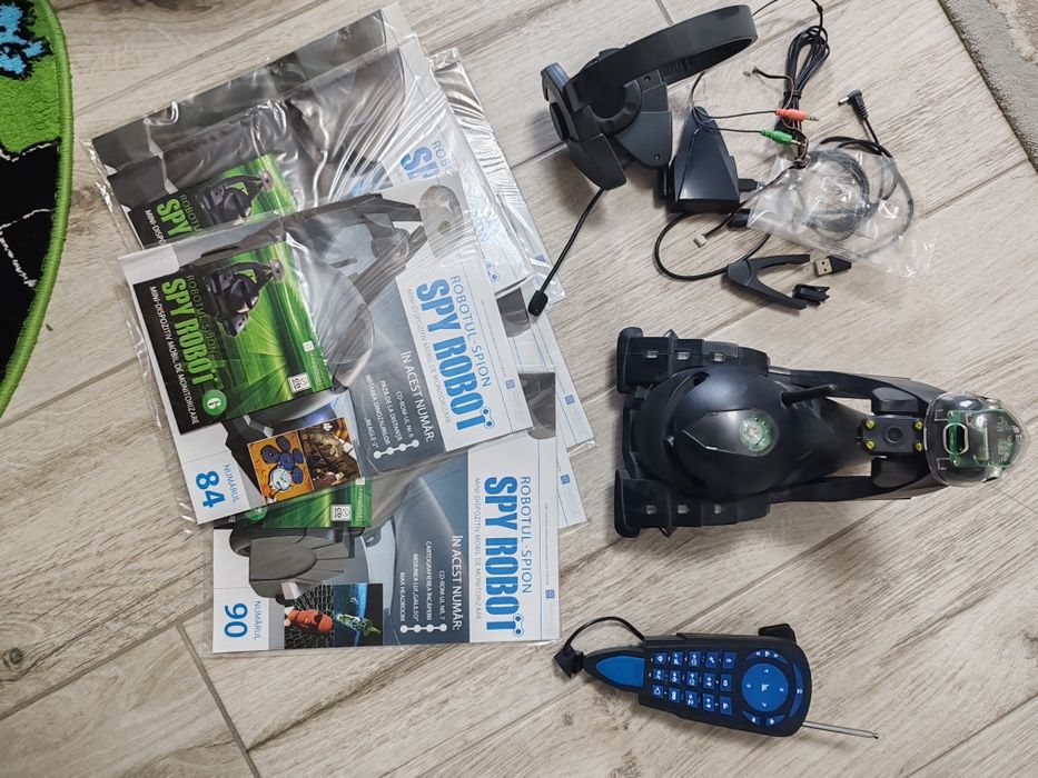 Robotul spion, complet pana la nr 90. Este nou