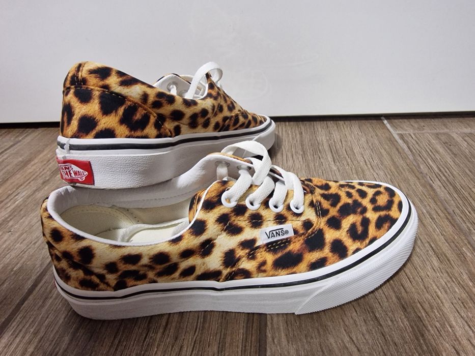 Леопардови кецове Vans