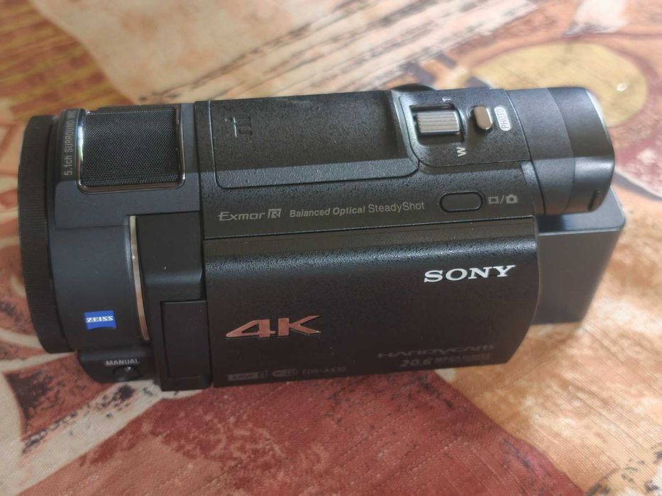 Sony FDR-AX33 4K камера + 256GB карта + аксесоари | Като нова