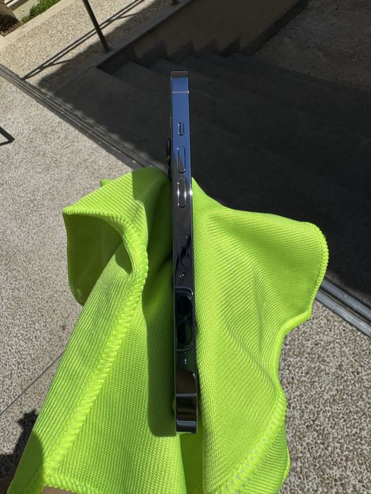 iPhone 13 PRO син 256 GB + 5 кейса и протектор