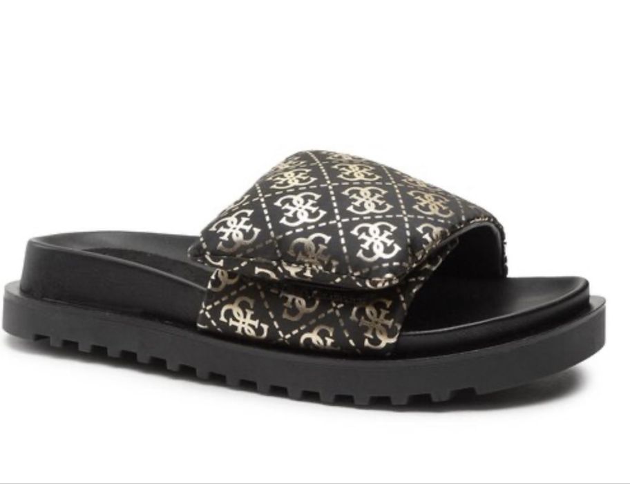 Чехли на марката Guess