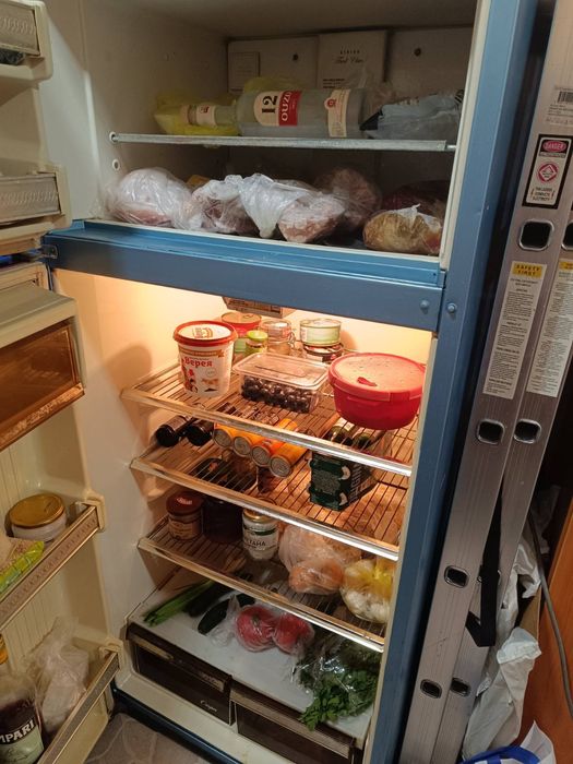 Продавам Хладилник с фризер  GIBSON