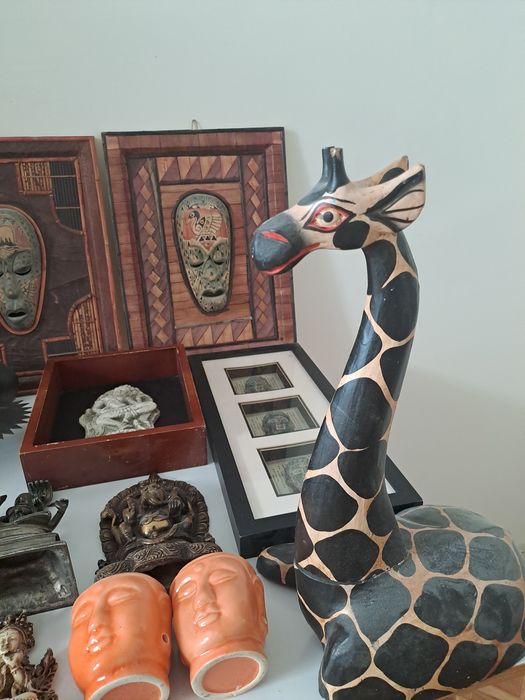 Маски, картини и свещници за декорация