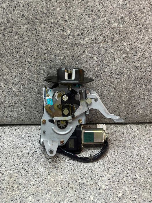 Замок багажника на Ниссан Эльгранд Е50/Е51/Е52