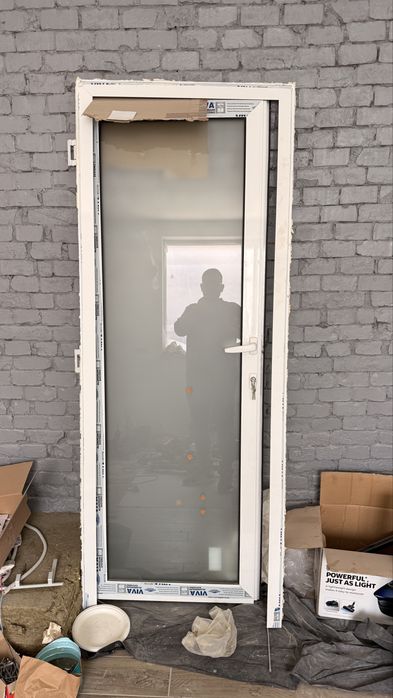 Vand usi tamplarie se aluminiu cu sticla mata