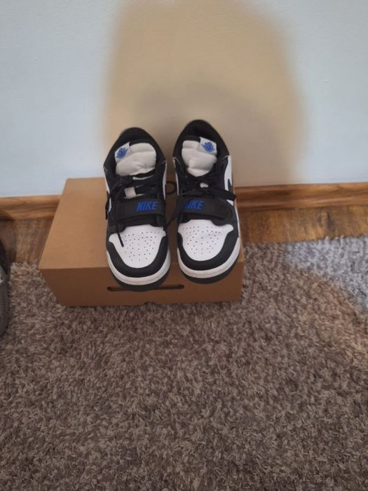 Vând adidasi jordan;38,5( 24 cm )