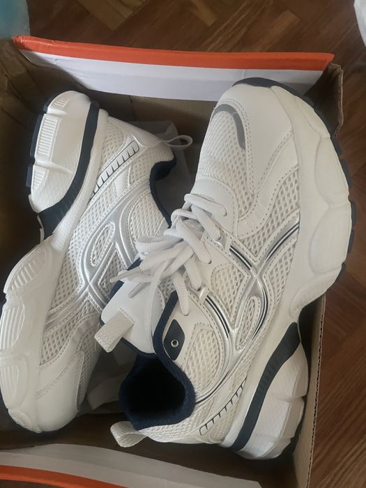 Продам кроссовки новые