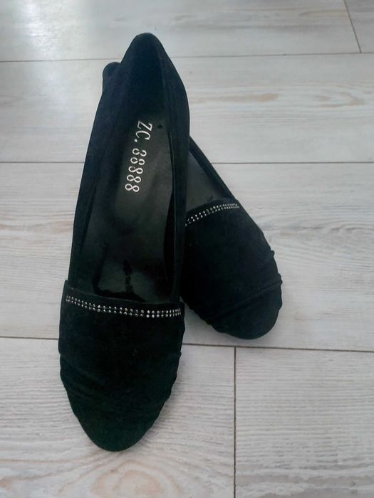 Елегантни обувки, велур