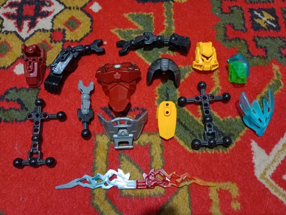 Запчасти от конструктора Бионикл